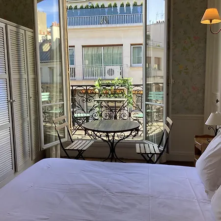 Quartier Champs-elysees Bed & Breakfast