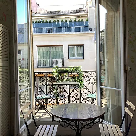 Quartier Champs-elysees Bed & Breakfast Parijs