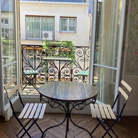 Oda ve Kahvaltı Quartier Champs-elysees
