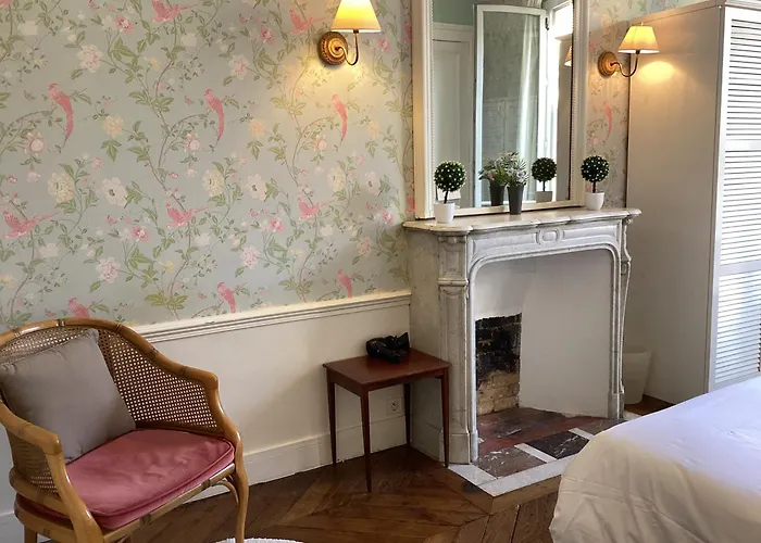 Bed & Breakfast Quartier Champs-elysees 4*