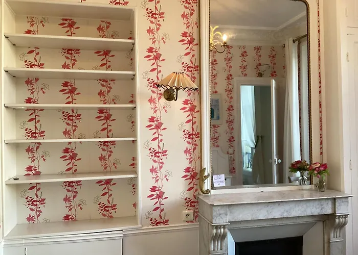 Quartier Champs-elysees Bed & Breakfast
