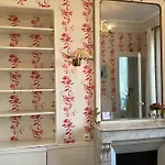 Quartier Champs-elysees Bed & Breakfast