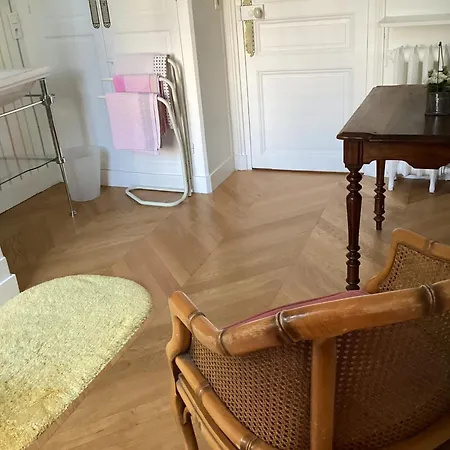 Quartier Champs-elysees Bed & Breakfast *