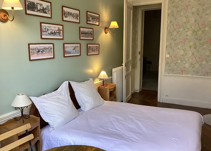 Quartier Champs-élysées Bed & Breakfast