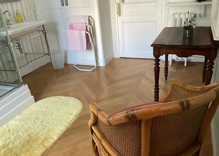 Quartier Champs-élysées Bed & Breakfast 4*