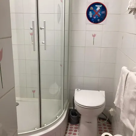 Nocleg ze śniadaniem Quartier Champs-elysees 4*