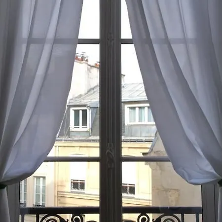Quartier Champs-elysees Oda ve Kahvaltı 4*