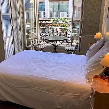 Quartier Champs-elysees Oda ve Kahvaltı 4*