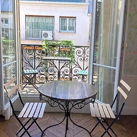 Quartier Champs-elysees Oda ve Kahvaltı 4*