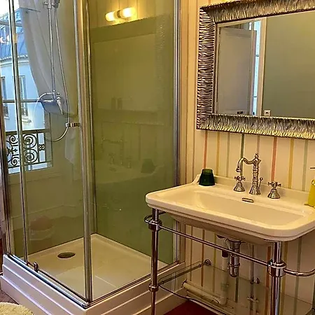 Quartier Champs-elysees Oda ve Kahvaltı 4*