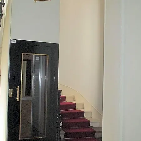 Quartier Champs-elysees 4*