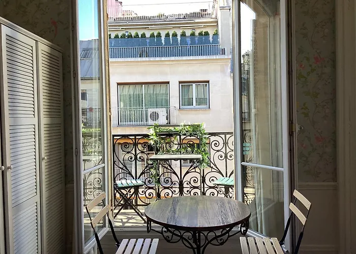 Quartier Champs-élysées Couette-café Paris