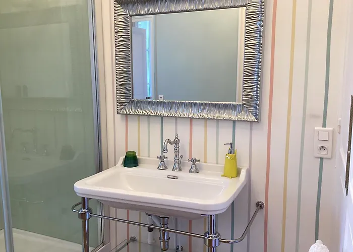 Quartier Champs-élysées Couette-café Paris