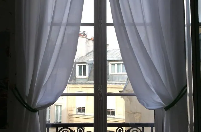 Quartier Champs-élysées Couette-café 4*